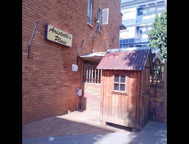 2 BEDROOM APARTMENT FOR SALE IN SUNNYSIDE